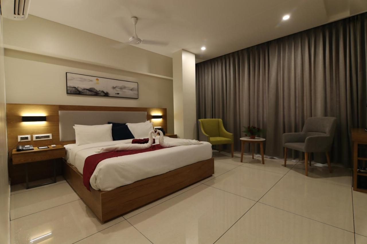 Sri Sri Sri Hotel Khammam Exterior foto